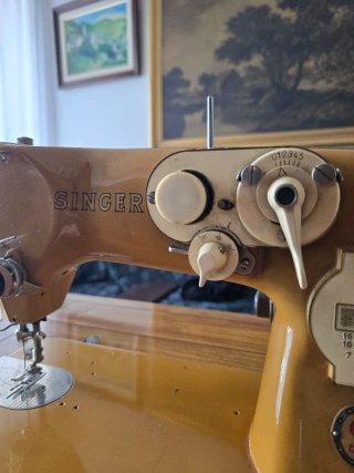 Máquina de coser Singer 316G con mueble y pedal