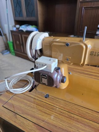 Máquina de coser Singer 316G con mueble y pedal