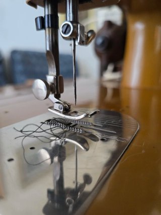 Máquina de coser Singer 316G con mueble y pedal