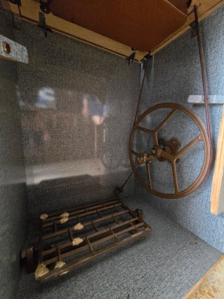Máquina de coser Singer 316G con mueble y pedal