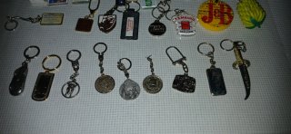 Lote 48 llaveros variados