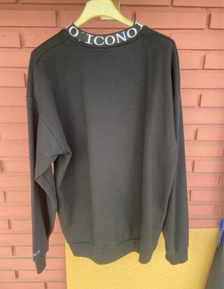 Dos sudaderas negras con toques blancos