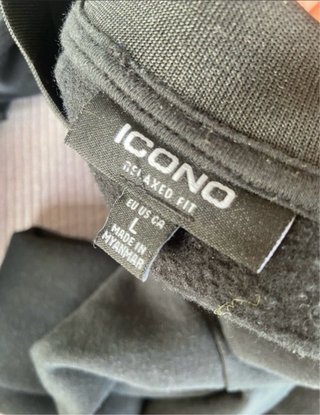 Dos sudaderas negras con toques blancos