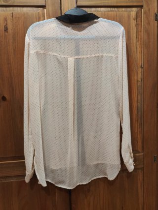 Blusa gasa lunares.