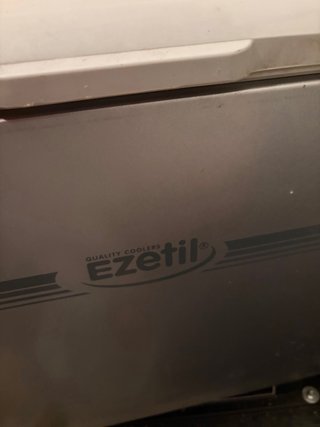 Nevera portátil eléctrica y de gas
