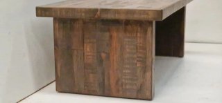 Mesa de centro artesanal de madera