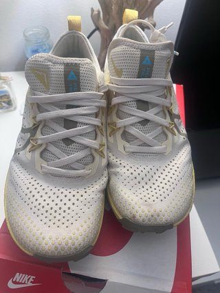 Zapatillas Nike Trail Running Blancas y Amarillas