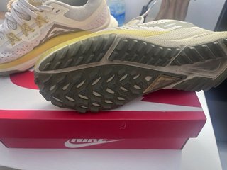 Zapatillas Nike Trail Running Blancas y Amarillas