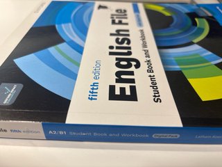 English File 5th Edition A2/B1. Student's Book ...