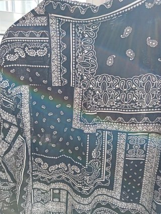 Camisa oversize unisex estampado bandana
