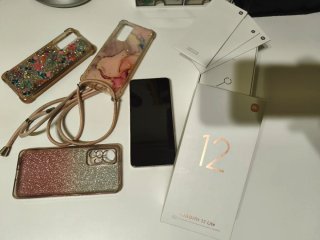 Xiaomi 12 Lite Rosa con 3 fundas