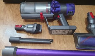 Dyson V10 + Accesorios