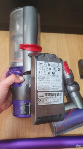 Dyson V10 + Accesorios