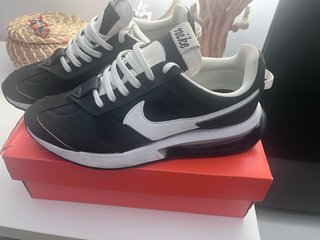Zapatillas Nike Negras y Blancas