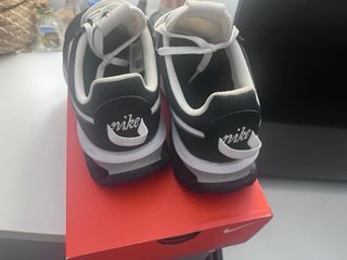 Zapatillas Nike Negras y Blancas