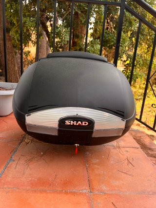 Baúl Shad SH45 con soporte Peugeot Django