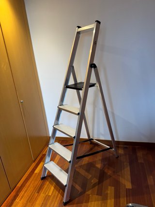 Escalera aluminio 5 peldaños