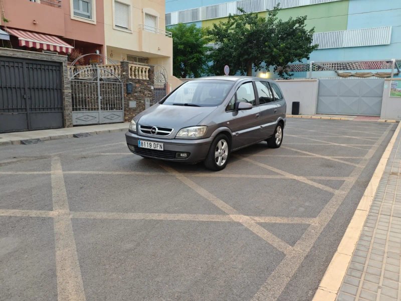 Opel Zafira 2005 - foto 1