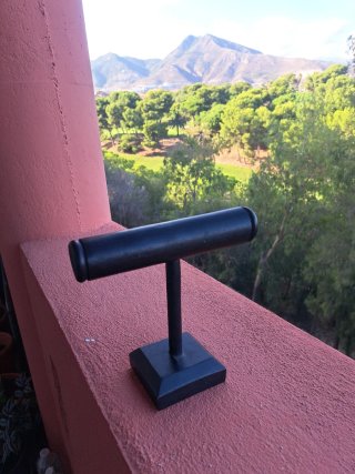 Expositor pulsera madera negro