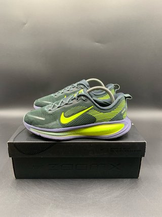Nike Vomero 18 Talla 40 Verde/Amarillo