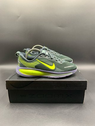 Nike Vomero 18 Talla 40 Verde/Amarillo