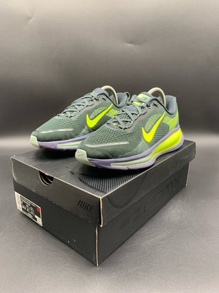 Nike Vomero 18 Talla 40 Verde/Amarillo