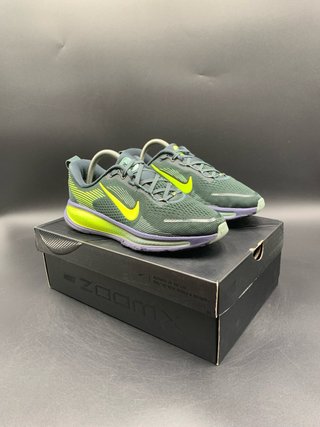 Nike Vomero 18 Talla 40 Verde/Amarillo