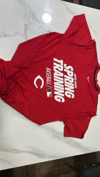 Camiseta deportiva Nike roja