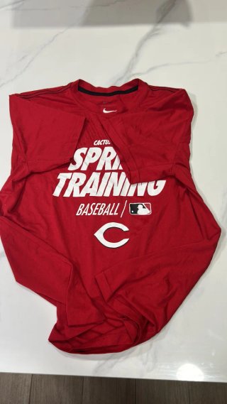Camiseta deportiva Nike roja