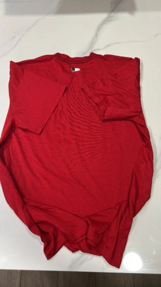Camiseta deportiva Nike roja