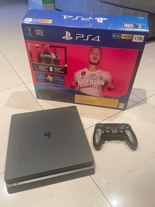 PS4 Slim 1TB Negra + Mando