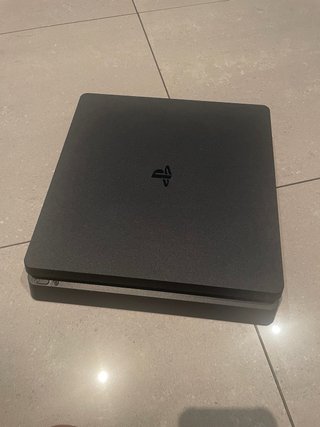 PS4 Slim 1TB Negra + Mando