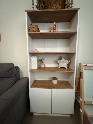 Mueble de entrada con espejo y cesto