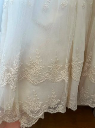 Vestido blanco de encaje para niña