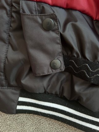 Abrigo Negro y Rojo Talla 12 años. Usado una vez