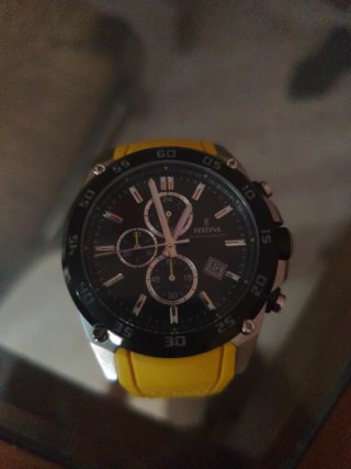 Reloj Festina Cronógrafo Negro y Amarillo