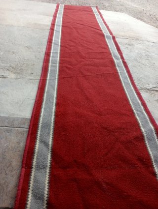 Alfombra larga para pasillo roja y gris larga 380