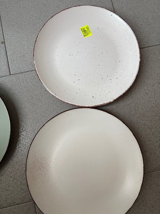 Juego de platos 1€ cada plato ( el ultimo 0,50€)