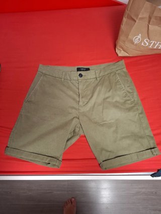 Pantalones cortos azules y verdes