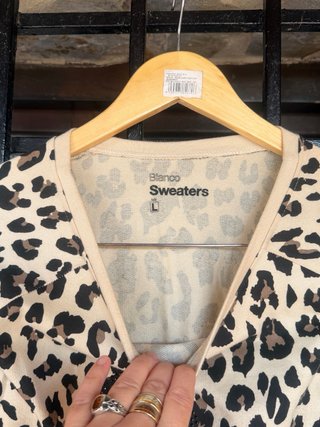 Sudadera animal print con brillos