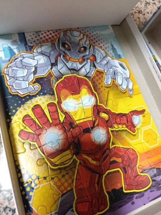 Puzzle Marvel y 2 libros infantiles