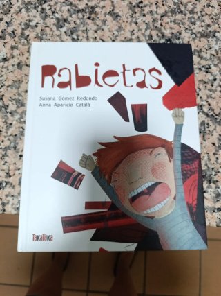 Puzzle Marvel y 2 libros infantiles