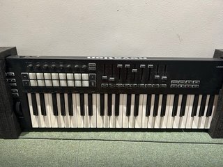 Controlador MIDI Novation Launchkey