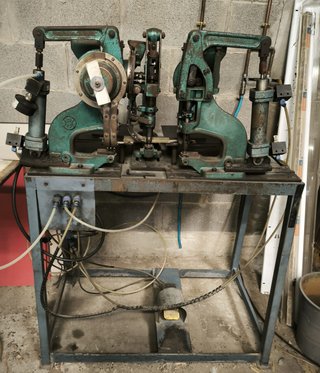 Máquina de taladro con brocas huecas