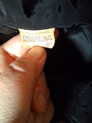 Camisa Negra con Volantes motivos Dorados