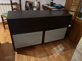 Mueble negro con ruedas y cajones ikea