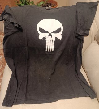 Camiseta negra con calavera Punisher