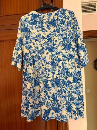 Vestido corto estampado floral azul y blanco