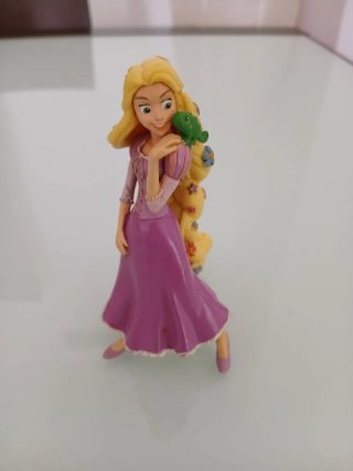 Muñeca Rapunzel con Pascal