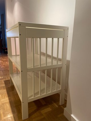 Cambiador de bebé blanco